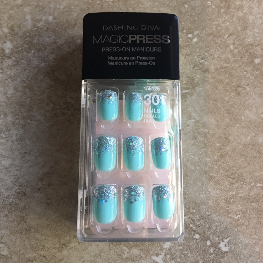 NEW Dashing Diva Premium Magic Press-on Nails